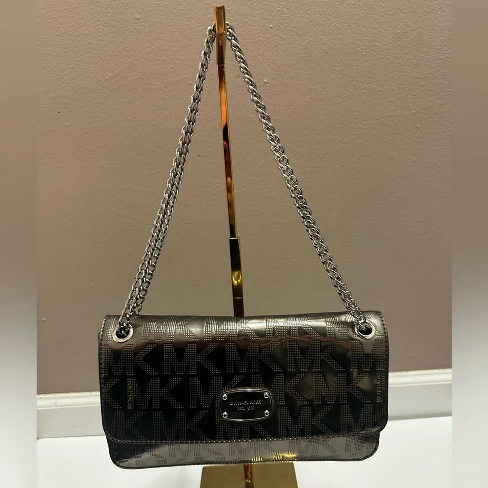 Michael Kors EUC Metallic Silver Logo Patent Leather Jet Set Shoulder Bag
